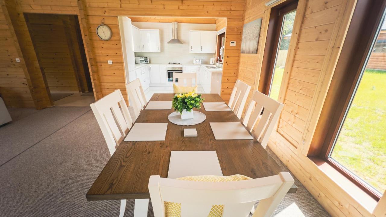 Sundance Lodge, Fantastic New Cabin With Hot Tub - Sleeps 6 - Largest In Felmoor Park Morpeth Exterior foto