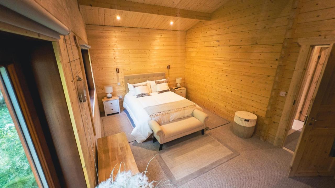 Sundance Lodge, Fantastic New Cabin With Hot Tub - Sleeps 6 - Largest In Felmoor Park Morpeth Exterior foto