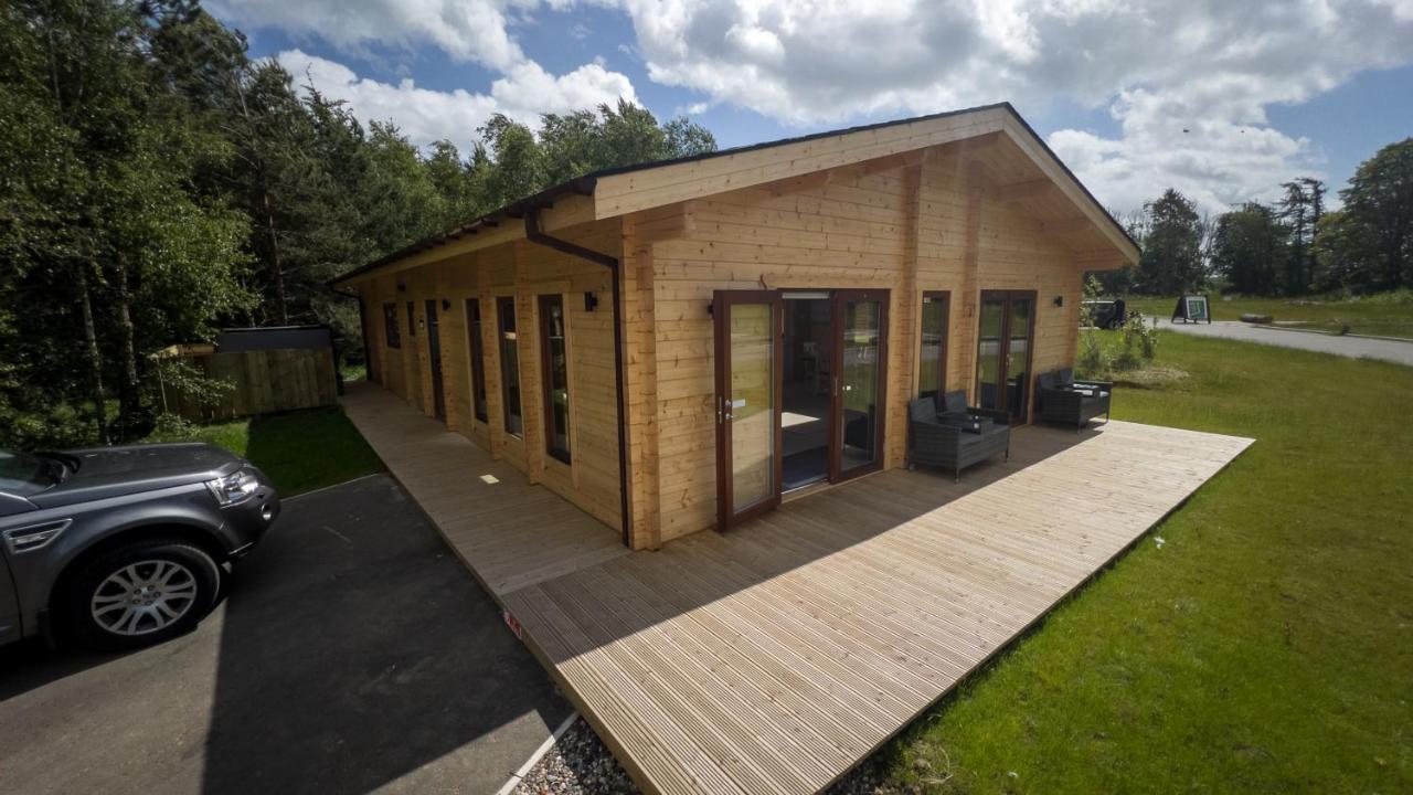 Sundance Lodge, Fantastic New Cabin With Hot Tub - Sleeps 6 - Largest In Felmoor Park Morpeth Exterior foto